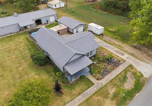 Photo 2 of Single family home for sale at 705 S 2nd Street, Morris, OK 74445 | MLS# 2635405 | Listing updated on 2026-09-26