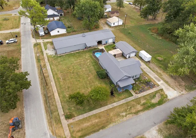 Photo 3 of Single family home for sale at 705 S 2nd Street, Morris, OK 74445 | MLS# 2635405 | Listing updated on 2026-09-26