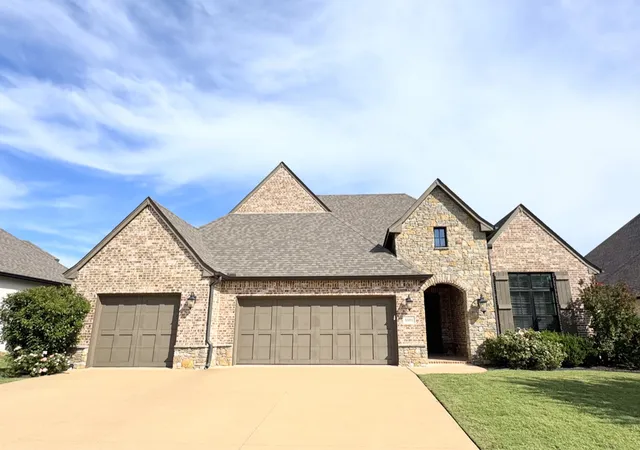 Photo 2 of Single family home for sale at 6601 S Indianwood Ave, Broken Arrow, OK 74011 | MLS# 2635432 | Listing updated on 2026-10-04