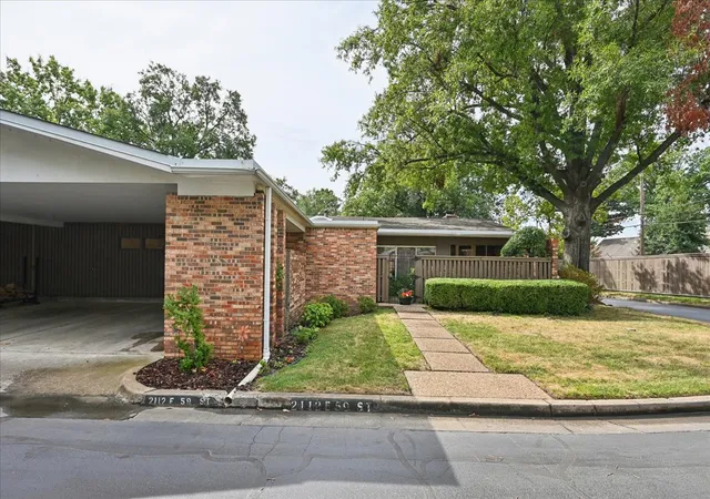 Listing Photo 3 - Condo for sale in building located at 2112 E 59th St, Tulsa, OK 74105 - Unit #B6