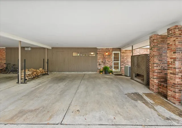 Listing Photo 5 - Condo for sale in building located at 2112 E 59th St, Tulsa, OK 74105 - Unit #B6