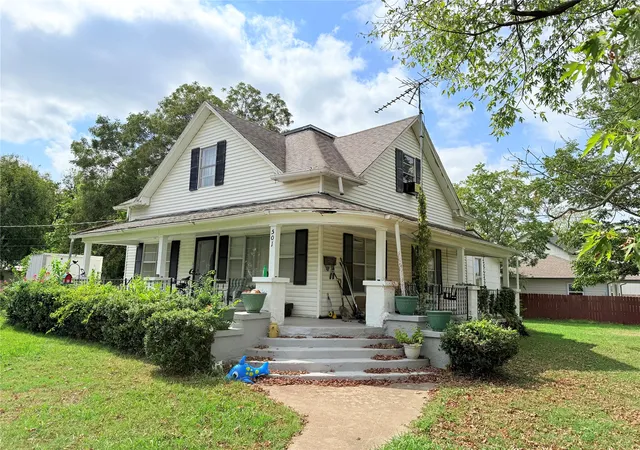 Photo 1 of Single family home for sale at 501 W El Paso St, Broken Arrow, OK 74012 | MLS# 2635122 | Listing updated on 2026-09-26