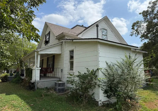 Photo 3 of Single family home for sale at 501 W El Paso St, Broken Arrow, OK 74012 | MLS# 2635122 | Listing updated on 2026-09-26