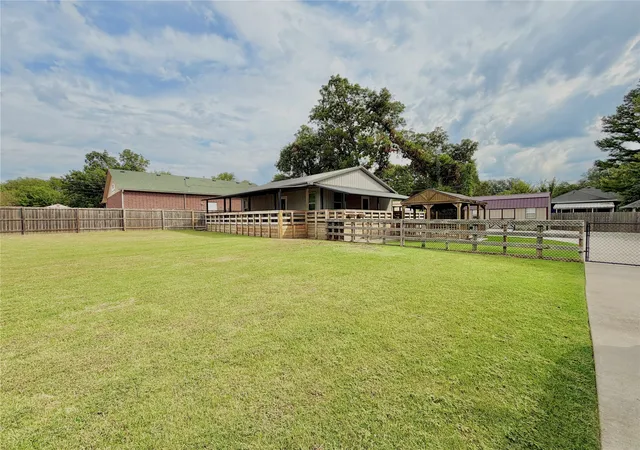 Photo 1 of Single family home for sale at 911 S Muskogee St, Sapulpa, OK 74066 | MLS# 2635426 | Listing updated on 2026-10-12