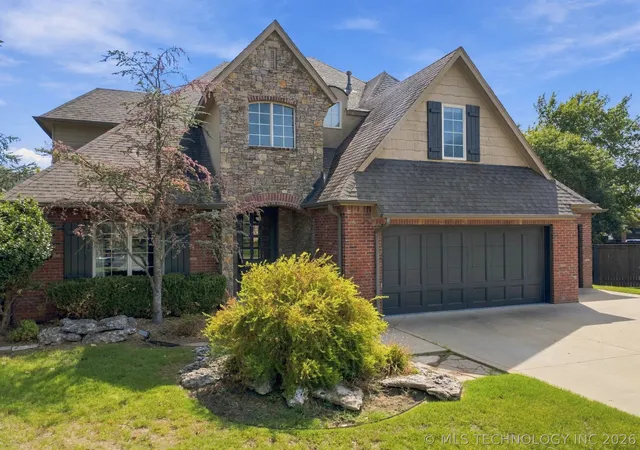 Photo 3 of Single family home for sale at 11281 S 72nd Eastplace, Bixby, OK 74008 | MLS# 2635406 | Listing updated on 2026-10-11