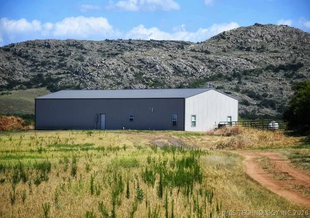 Single family home for sale at 20826 County Rd 1470, Lone Wolf, OK 73655 | MLS# 2635459