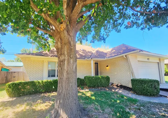 Photo 1 of Sale Pending at 1212 S Walnut Ave, Broken Arrow, OK 74012 | MLS# 2635441 | Listing updated on 2026-10-01