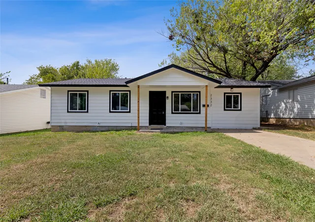 Photo 1 of Single family home for sale at 2332 S Poplar St, Sapulpa, OK 74066 | MLS# 2635333 | Listing updated on 2026-10-02