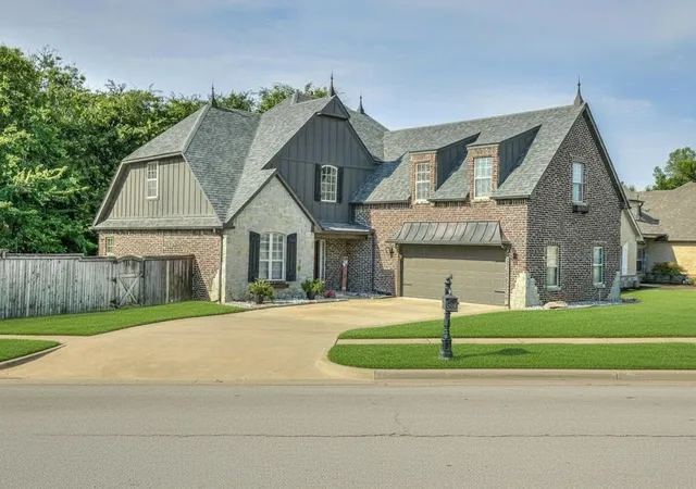 Photo 2 of Single family home for sale at 745 W 145th Place S, Glenpool, OK 74033 | MLS# 2635364 | Listing updated on 2026-09-28