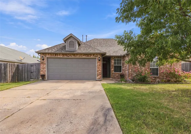 Photo 1 of Sale Pending at 3417 S Dogwood Pl, Broken Arrow, OK 74012 | MLS# 2635492 | Listing updated on 2026-09-28