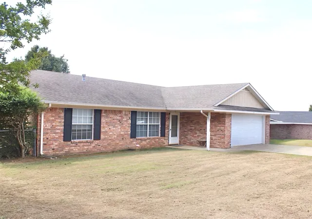 Photo 2 of Single family home for sale at 121 Ridgecrest Dr, Calera, OK 74730 | MLS# 2635362 | Listing updated on 2026-10-02
