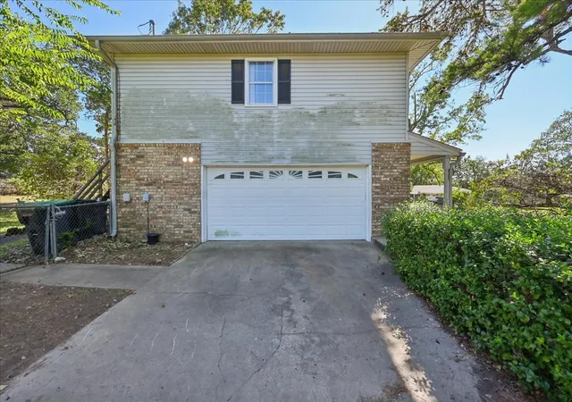 Photo 2 of Single family home for sale at 274 Crestwood Dr, Tahlequah, OK 74464 | MLS# 2635389 | Listing updated on 2026-10-06