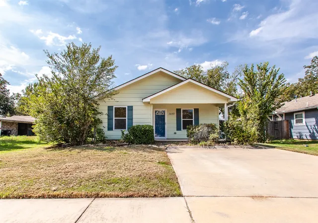 Photo 1 of Single family home for sale at 1449 S Oak Ave, Bartlesville, OK 74003 | MLS# 2635332 | Listing updated on 2026-09-27