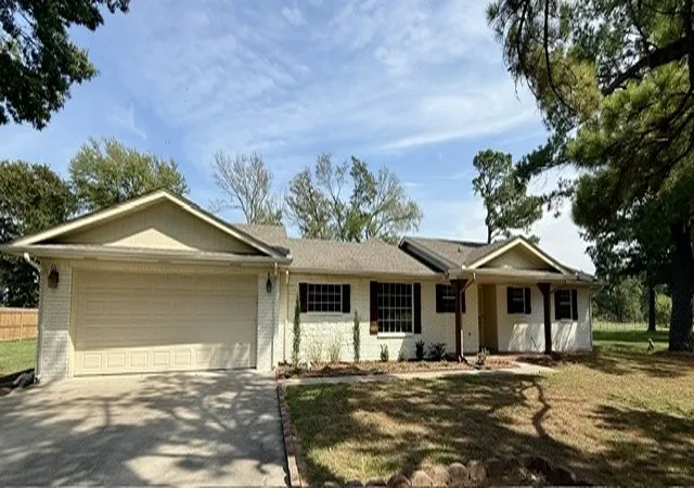 Photo 1 of Sale Pending at 452 Sandy Ln, Ardmore, OK 73401 | MLS# 2635517 | Listing updated on 2026-10-10