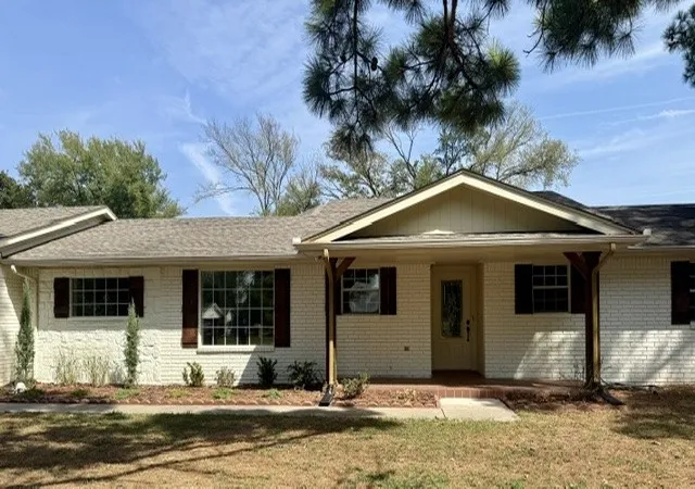 Photo 3 of Sale Pending at 452 Sandy Ln, Ardmore, OK 73401 | MLS# 2635517 | Listing updated on 2026-10-10