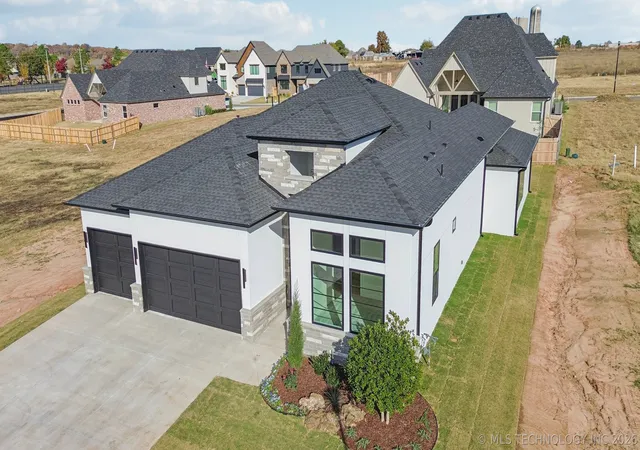 Photo 3 of Single family home for sale at 2335 E 135th Drive S, Bixby, OK 74008 | MLS# 2635523 | Listing updated on 2026-09-28