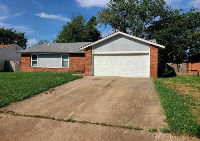Photo 1 of Sale Pending at 1412 N Poplar Ave, Broken Arrow, OK 74012 | MLS# 2635374 | Listing updated on 2026-10-03