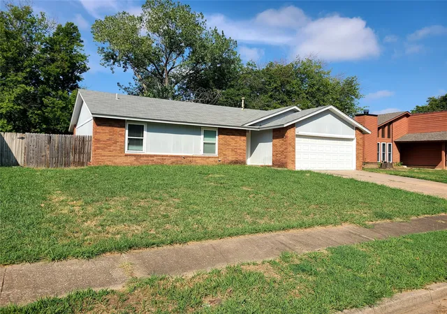 Photo 2 of Sale Pending at 1412 N Poplar Ave, Broken Arrow, OK 74012 | MLS# 2635374 | Listing updated on 2026-10-03