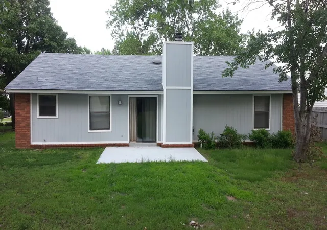 Photo 3 of Sale Pending at 1412 N Poplar Ave, Broken Arrow, OK 74012 | MLS# 2635374 | Listing updated on 2026-10-03