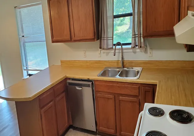 Photo 4 of Sale Pending at 1412 N Poplar Ave, Broken Arrow, OK 74012 | MLS# 2635374 | Listing updated on 2026-10-03