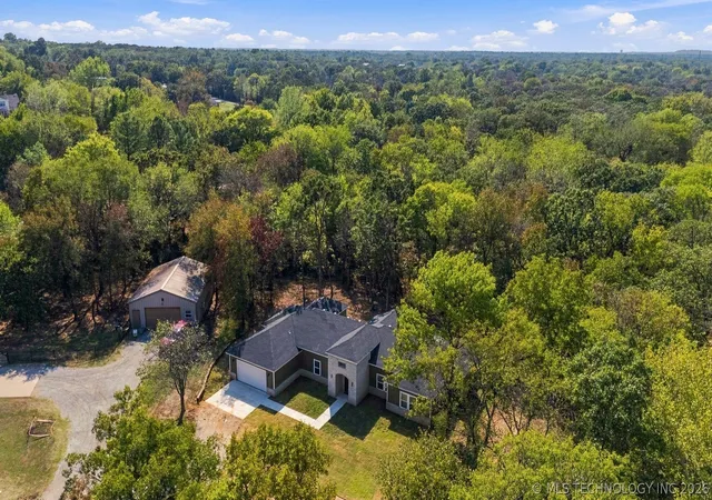 Photo 3 of Single family home for sale at 28804 S Meadow Rd, Catoosa, OK 74015 | MLS# 2635545 | Listing updated on 2026-10-05