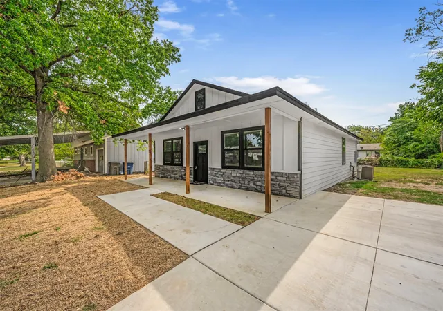 Photo 3 of Sale Pending at 8944 E 3rd Place, Tulsa, OK 74112 | MLS# 2634646 | Listing updated on 2026-10-06