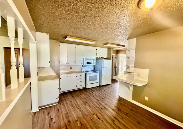 Photo 3 of Single family home for sale at 404 S Jules Ave, Cleveland, OK 74020 | MLS# 2635551 | Listing updated on 2026-09-28