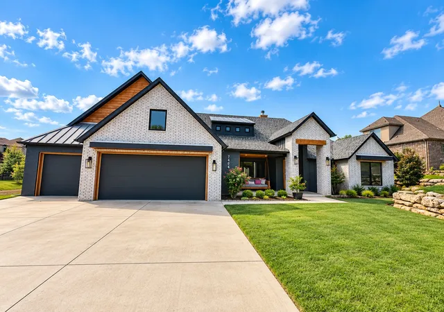 Photo 1 of Single family home for sale at 7404 S 6th Street, Broken Arrow, OK 74011 | MLS# 2635557 | Listing updated on 2026-10-07
