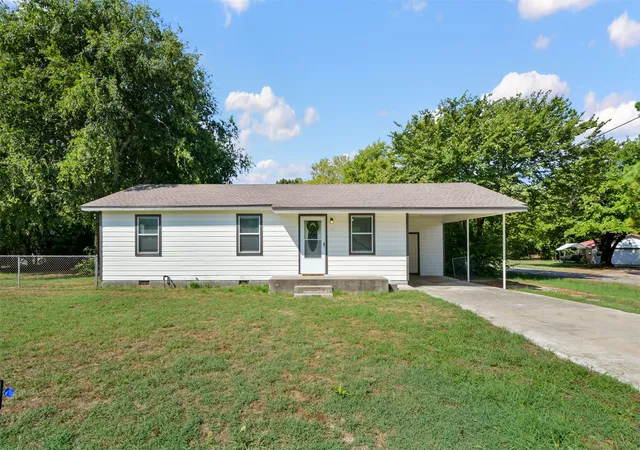 Photo 1 of Single family home for sale at 71 Meadow St, Lone Grove, OK 73443 | MLS# 2635560 | Listing updated on 2026-09-28