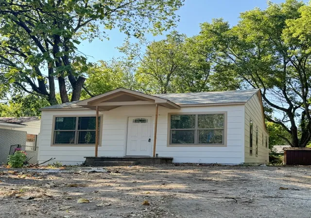 Photo 1 of Single family home for sale at 419 W 5th Street, Ada, OK 74820 | MLS# 2635568 | Listing updated on 2026-09-28
