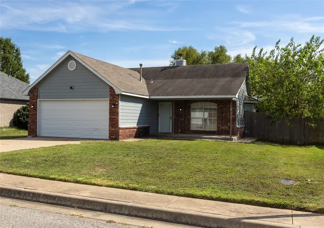 Photo 2 of Sale Pending at 616 W Dogwood St, Coweta, OK 74429 | MLS# 2635578 | Listing updated on 2026-10-06