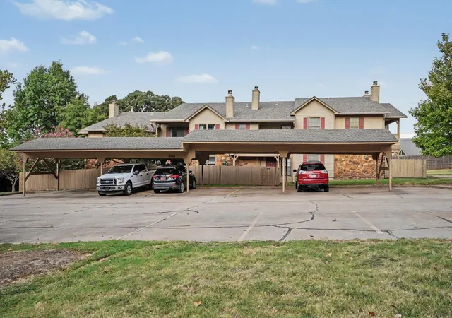Listing Photo 5 - Condo for sale in building located at 9106 S Urbana Ave, Tulsa, OK 74137 - Unit #10C