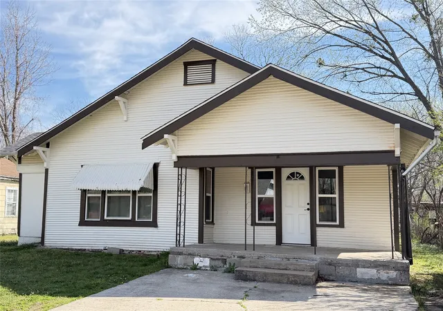 Photo 1 of Single family home for sale at 811 S Taft Ave, Okmulgee, OK 74447 | MLS# 2635652 | Listing updated on 2026-10-27