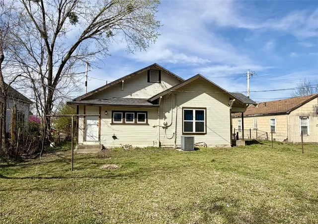 Photo 3 of Single family home for sale at 811 S Taft Ave, Okmulgee, OK 74447 | MLS# 2635652 | Listing updated on 2026-10-27