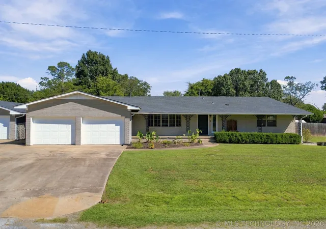 Photo 1 of Single family home for sale at 220 S Arizona, Haskell, OK 74436 | MLS# 2635586 | Listing updated on 2026-09-29