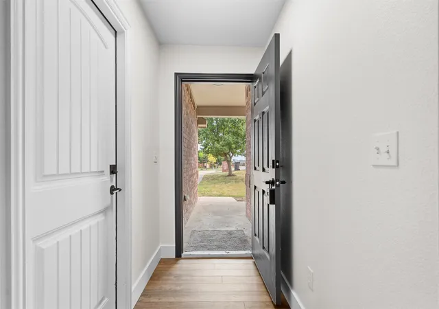 Photo 3 of Single family home for sale at 4913 Rock Crk Rd, Ardmore, OK 73401 | MLS# 2635619 | Listing updated on 2026-10-01