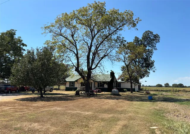 Single family home for sale at 13603 S Sawmill Rd, Atoka, OK 74525 | MLS# 2635360