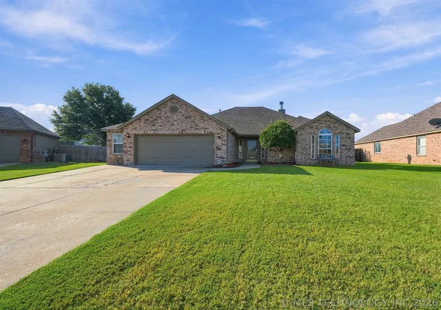 Photo 1 of Sale Pending at 1507 W Vicksburg Pl, Broken Arrow, OK 74011 | MLS# 2634458 | Listing updated on 2026-10-08