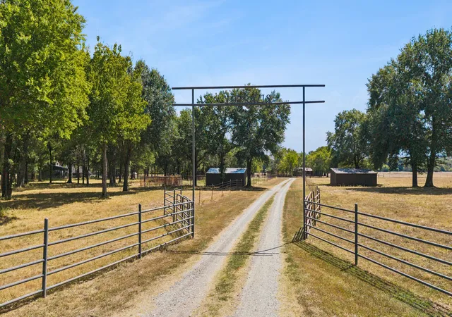 Photo 1 of Single family home for sale at 21540 E State Hwy 31, Quinton, OK 74561 | MLS# 2635739 | Listing updated on 2026-10-01