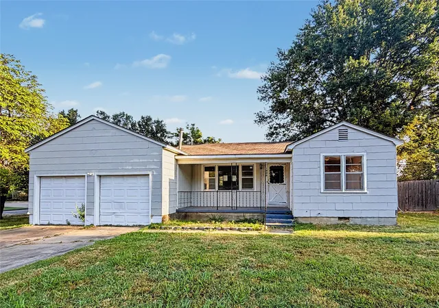 Photo 1 of Single family home for sale at 1900 Chandler Rd, Muskogee, OK 74403 | MLS# 2635745 | Listing updated on 2026-09-30