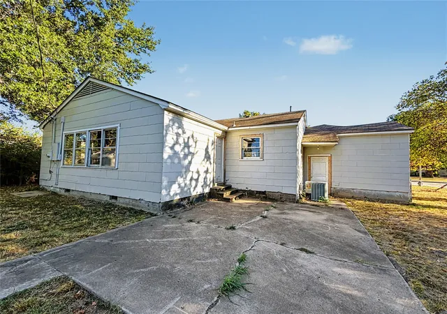 Photo 3 of Single family home for sale at 1900 Chandler Rd, Muskogee, OK 74403 | MLS# 2635745 | Listing updated on 2026-09-30