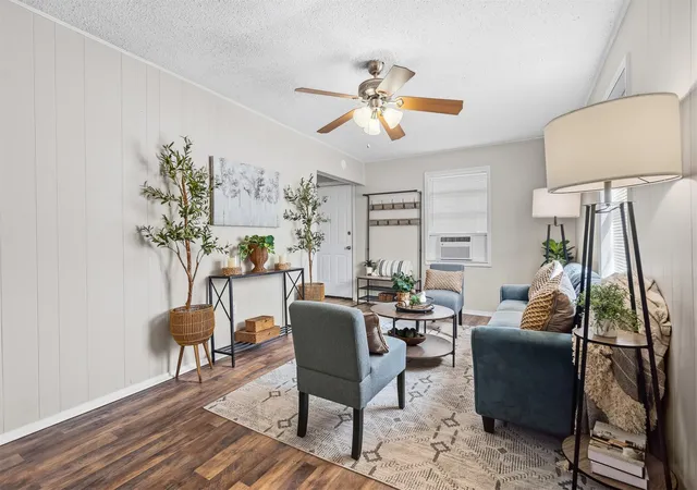 Photo 3 of Single family home for sale at 1005 Se B St, Ardmore, OK 73401 | MLS# 2635753 | Listing updated on 2026-09-30