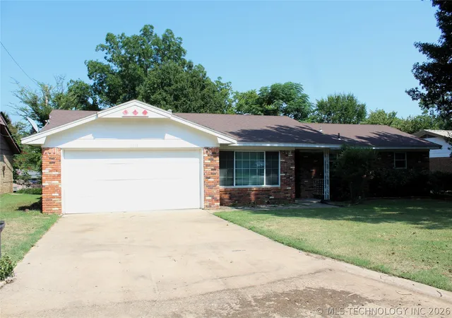 Photo 2 of Single family home for sale at 1512 N 10th Avenue, Durant, OK 74701 | MLS# 2635713 | Listing updated on 2026-09-30