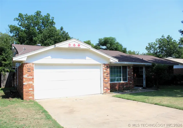 Photo 3 of Single family home for sale at 1512 N 10th Avenue, Durant, OK 74701 | MLS# 2635713 | Listing updated on 2026-09-30