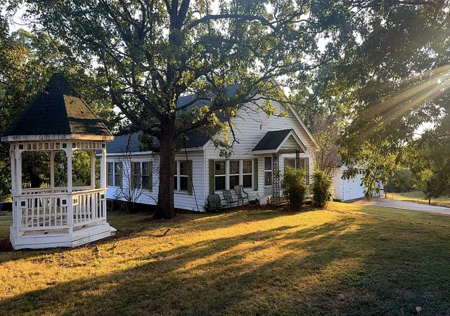 Single family home for sale at 618 East 5th St, Hulbert, OK 74441 | MLS# 2635715