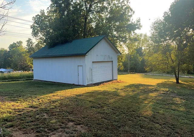 Photo 3 of Single family home for sale at 618 East 5th St, Hulbert, OK 74441 | MLS# 2635715 | Listing updated on 2026-10-09