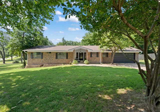 Single family home for sale at 1014 S Sycamore Dr, Grove, OK 74344 | MLS# 2635565