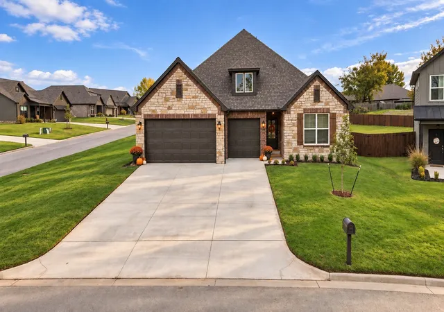 Photo 1 of Single family home for sale at 31161 E 61st Court S, Broken Arrow, OK 74014 | MLS# 2635762 | Listing updated on 2026-10-09