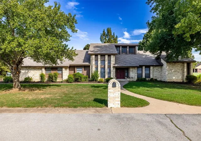 Photo 1 of Sale Pending at 1300 S Bon Terre St, Claremore, OK 74017 | MLS# 2635063 | Listing updated on 2026-10-09