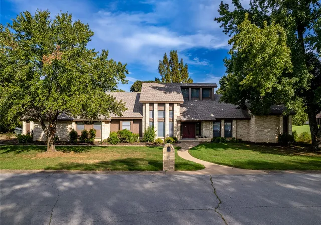 Photo 2 of Sale Pending at 1300 S Bon Terre St, Claremore, OK 74017 | MLS# 2635063 | Listing updated on 2026-10-09